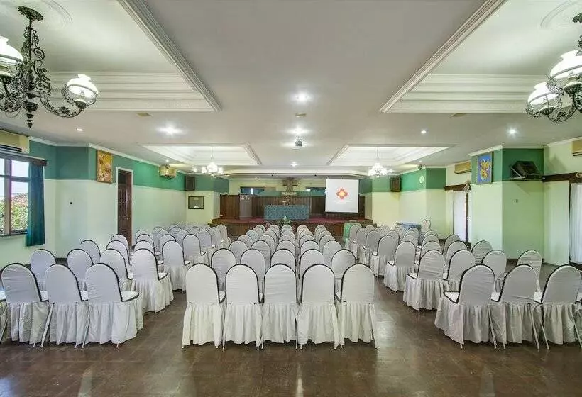Bali Taman Lovina Resort & Spa Suites