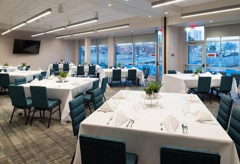 Отель Four Points By Sheraton Kansas City Olathe