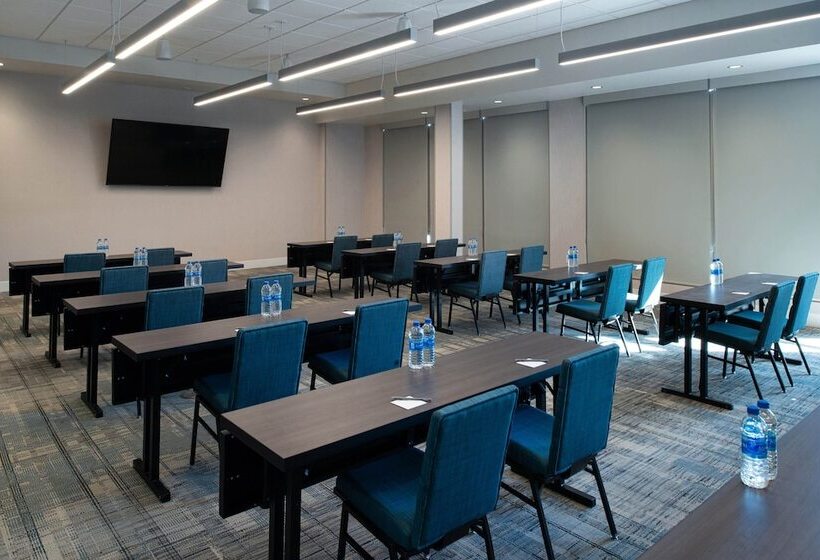 Отель Four Points By Sheraton Kansas City Olathe