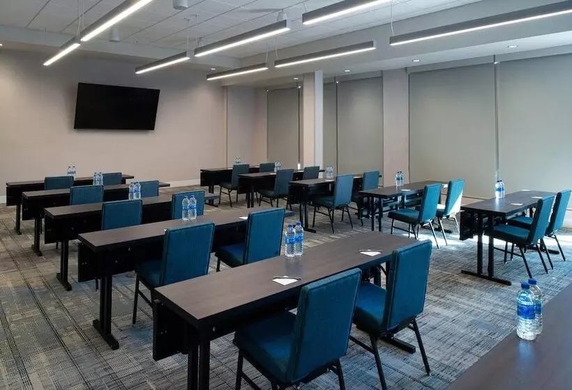 ホテル Four Points By Sheraton Kansas City Olathe