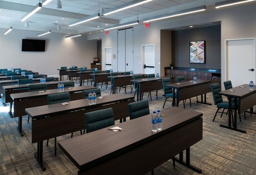 Отель Four Points By Sheraton Kansas City Olathe