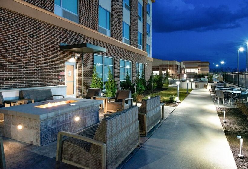 Отель Four Points By Sheraton Kansas City Olathe