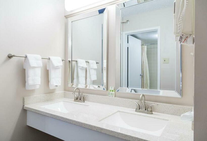 Отель Quality Inn & Suites