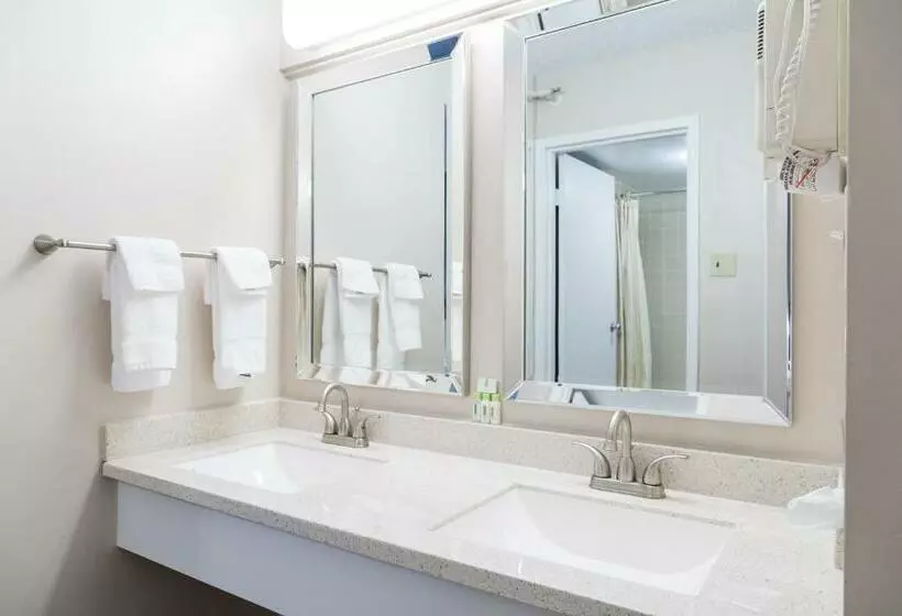 Hotelli Quality Inn & Suites