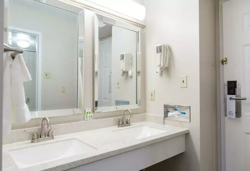 Hotelli Quality Inn & Suites