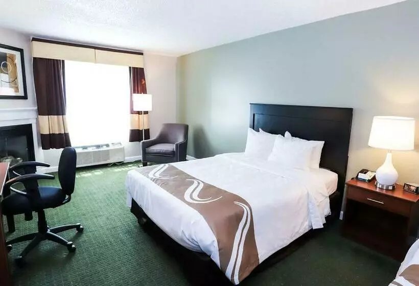 Hotelli Quality Inn & Suites