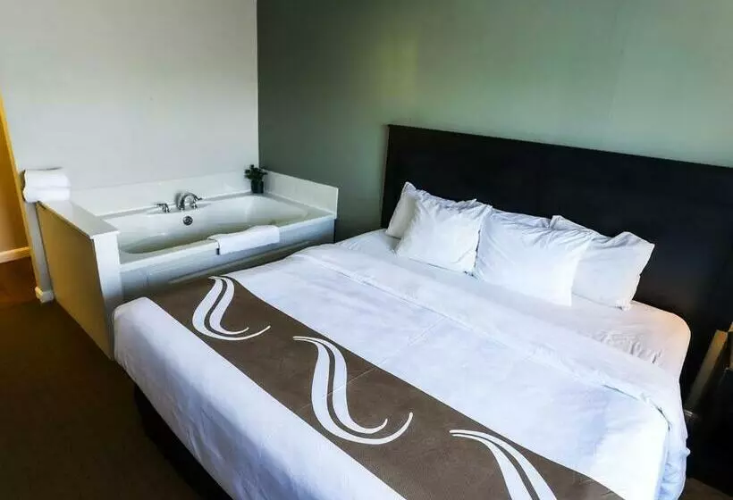 Hotelli Quality Inn & Suites