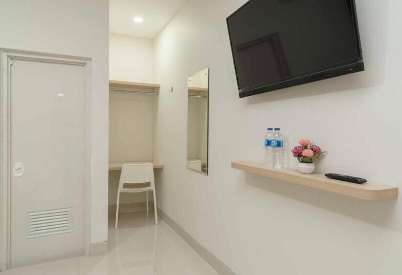 Hotel Reddoorz Plus Near Eka Hospital Bsd 5