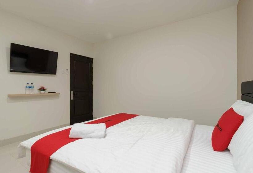 Hotel Reddoorz Plus Near Eka Hospital Bsd 5