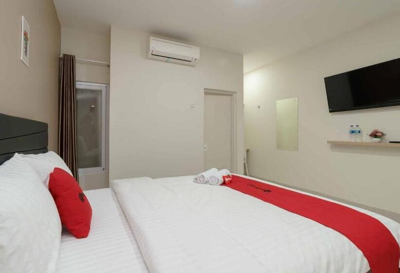 Hotel Reddoorz Plus Near Eka Hospital Bsd 5