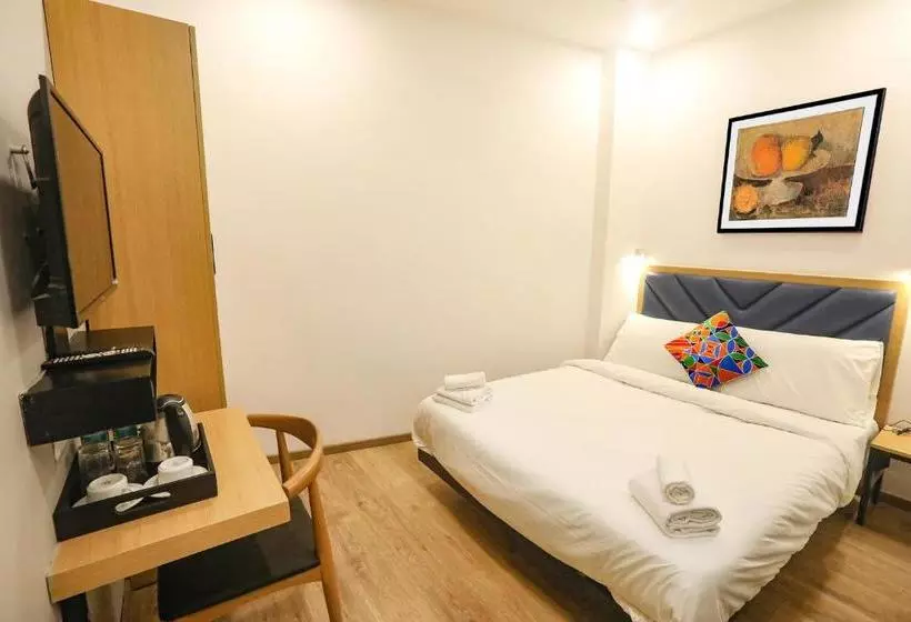 هتل Fab Royal Inn