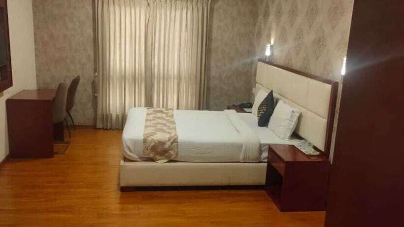 ホテル Hillcrest Metro