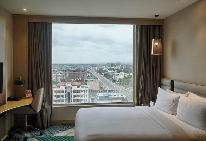 هتل Holiday Inn Chandigarh Zirakpur, An Ihg