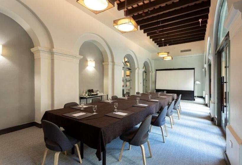 هتل Palacio Provincial San Juan, Curio Collection By Hilton