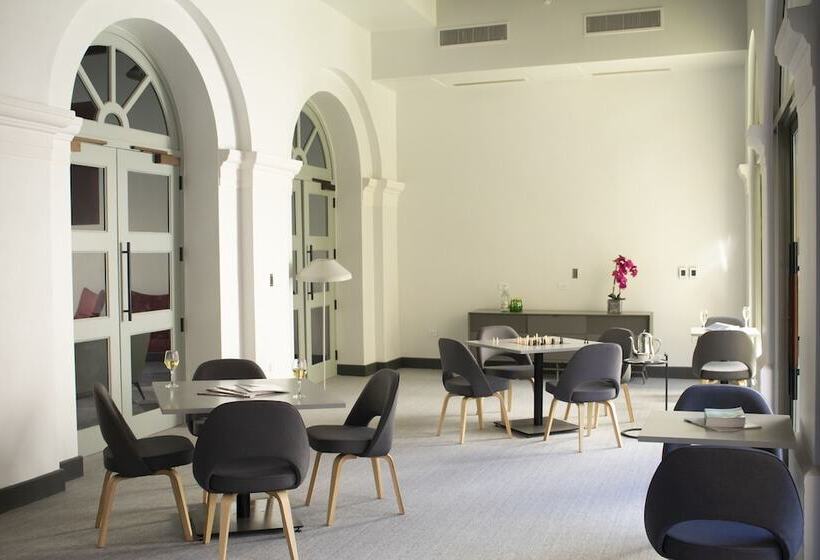 هتل Palacio Provincial San Juan, Curio Collection By Hilton