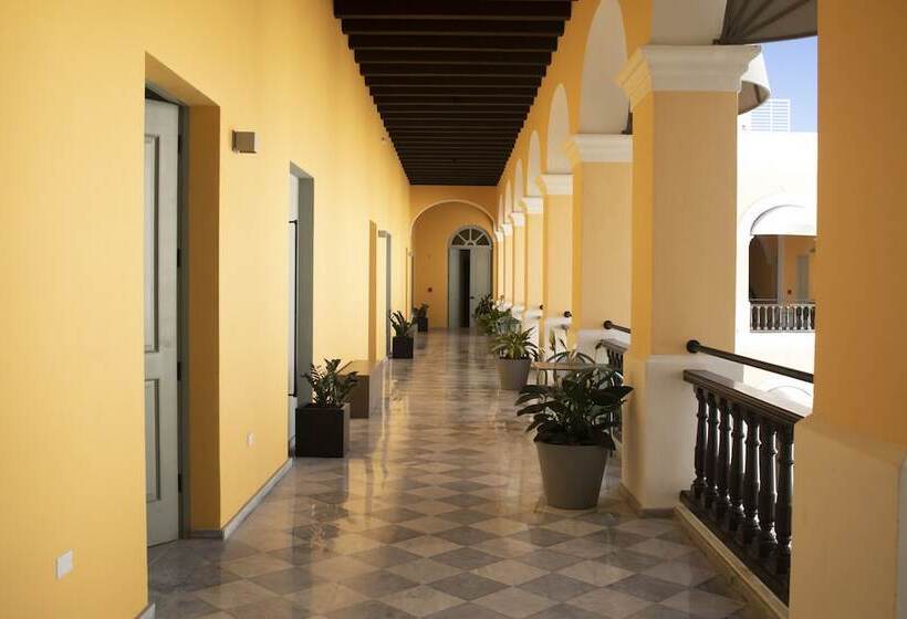 هتل Palacio Provincial San Juan, Curio Collection By Hilton
