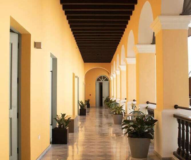 هتل Palacio Provincial San Juan, Curio Collection By Hilton