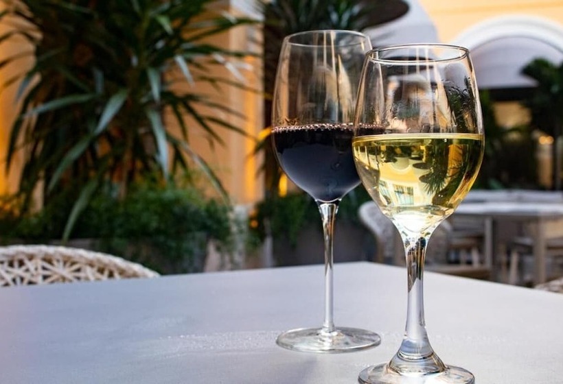 هتل Palacio Provincial San Juan, Curio Collection By Hilton