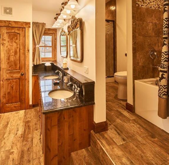 בית מלון כפרי Parkway Inn Of Jackson Hole