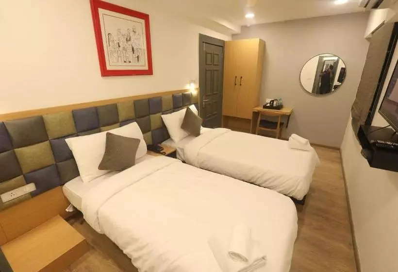 هتل Fab Royal Inn