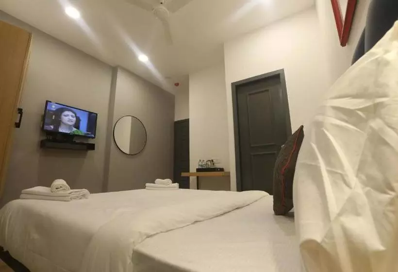 هتل Fab Royal Inn