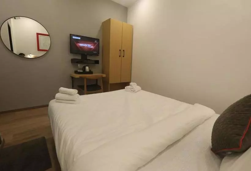 هتل Fab Royal Inn