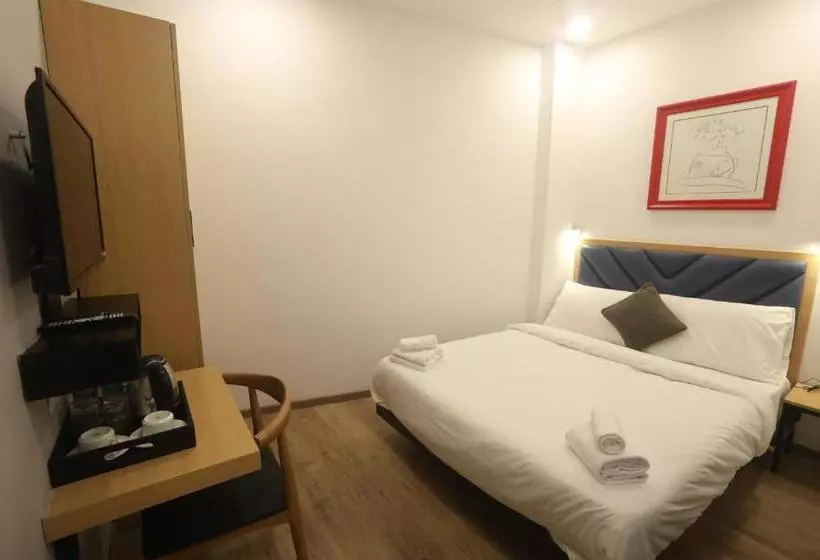 هتل Fab Royal Inn