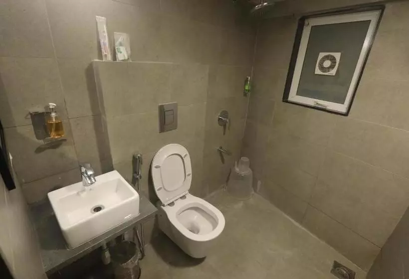 هتل Fab Royal Inn