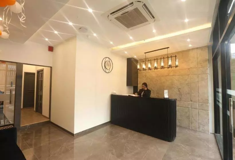 هتل Fab Royal Inn