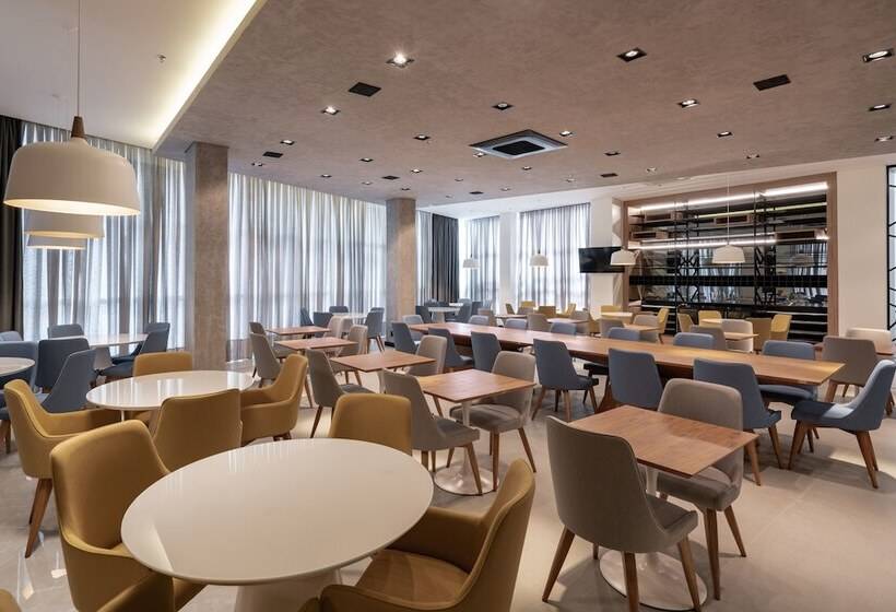 هتل Slaviero Chapeco