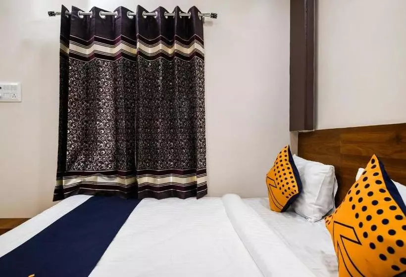 ホテル Spot On 76943  Radhika