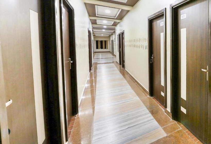 בית מלון כפרי Spot On 77469  Airway Drive Inn