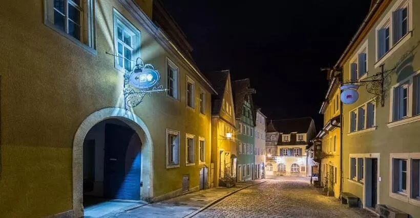 Gästehaus Plönlein   Hotel Goldener Hirsch Rothenburg