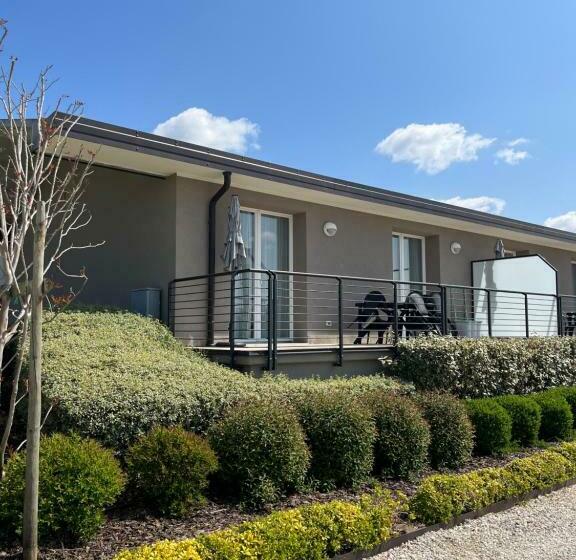 هتل Agricamping Al Grappolo Divino