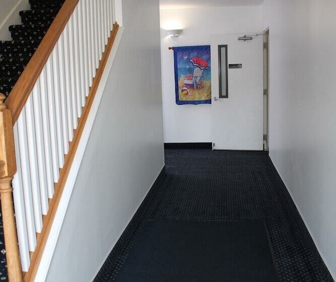 Отель American Host Inn