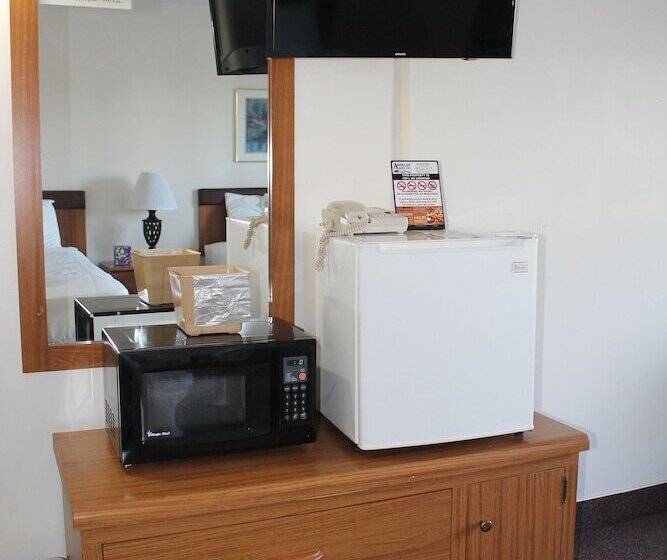 Отель American Host Inn