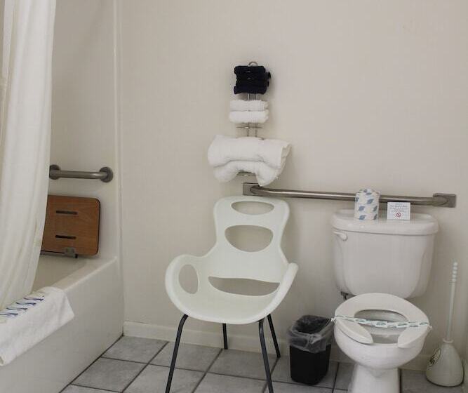 Отель American Host Inn