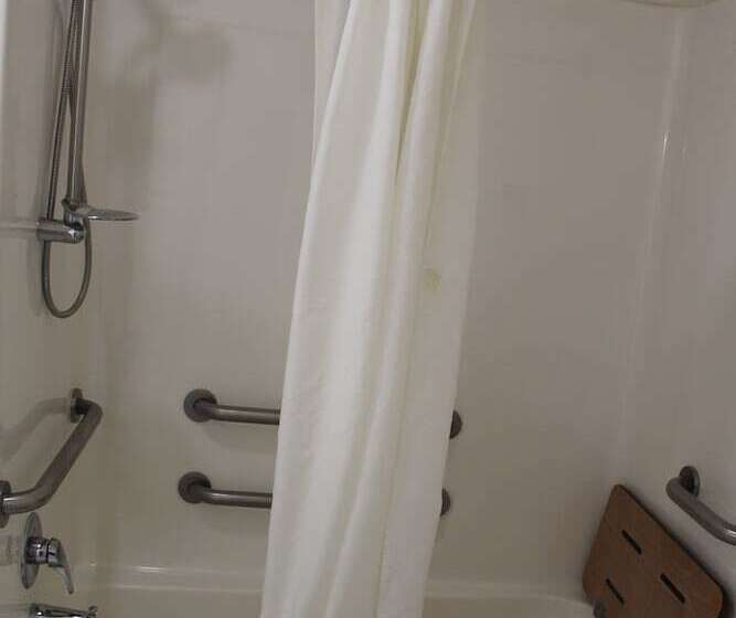 Отель American Host Inn