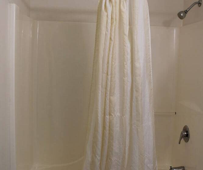 Отель American Host Inn