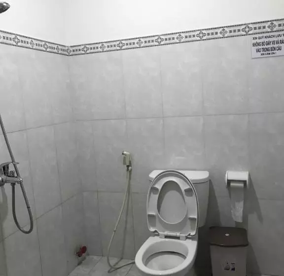 هتل Nhà Nghỉ Linh Quân