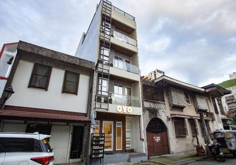 בית מלון כפרי Oyo 605 The Quarters