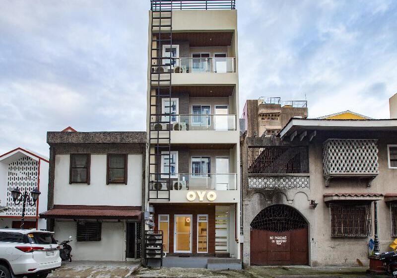 בית מלון כפרי Oyo 605 The Quarters