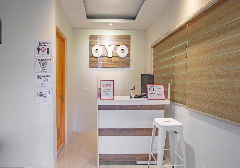 בית מלון כפרי Oyo 605 The Quarters