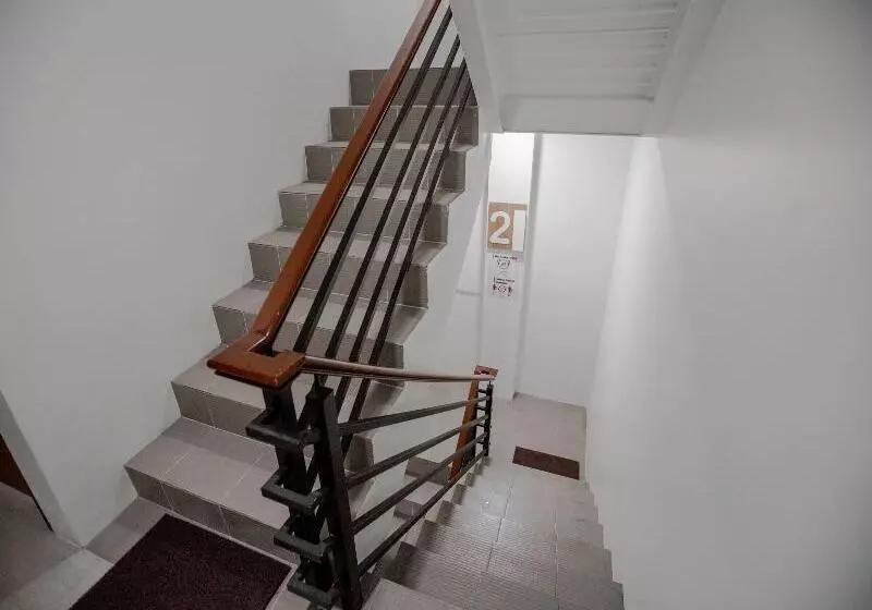 هتل Oyo 605 The Quarters