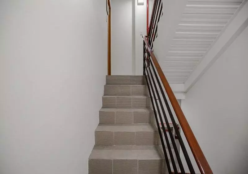 هتل Oyo 605 The Quarters