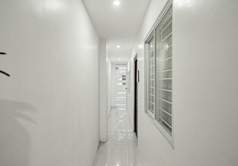 בית מלון כפרי Oyo 605 The Quarters