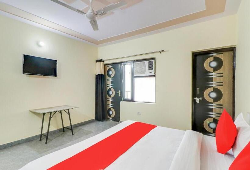 Hotel Oyo 76230 Akash Guest House