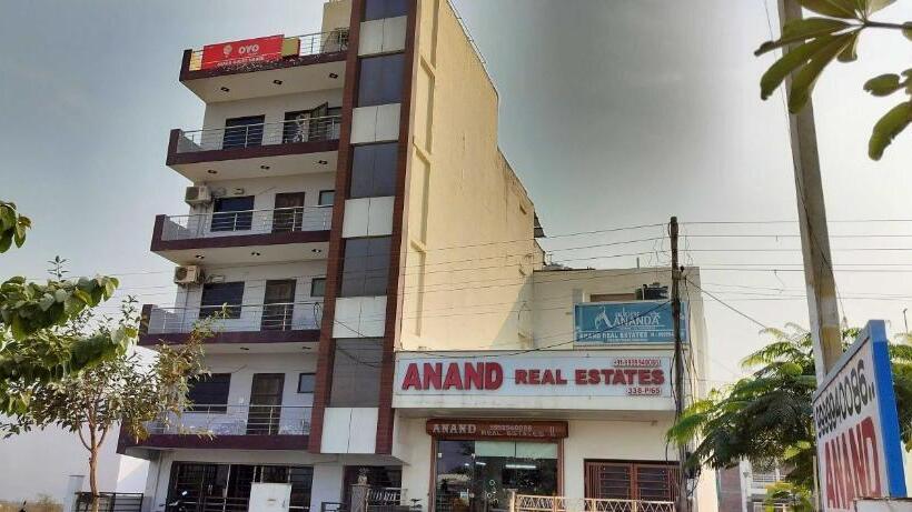 Hotel Oyo 76230 Akash Guest House