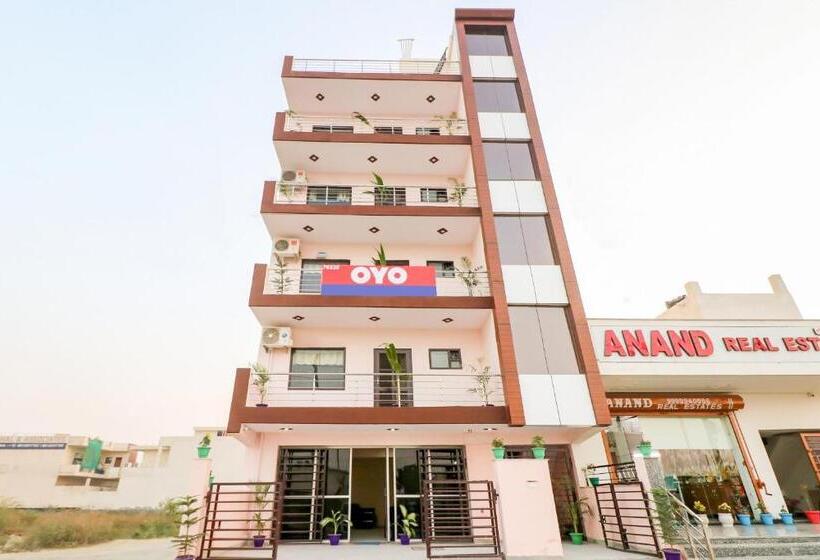 Hotel Oyo 76230 Akash Guest House