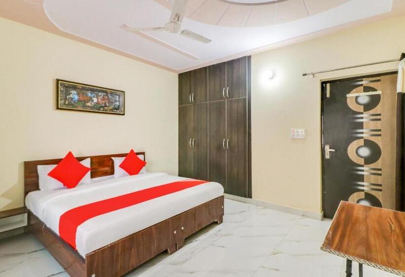 Hotel Oyo 76230 Akash Guest House